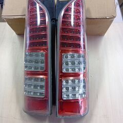 ハイエースLEDテール左右