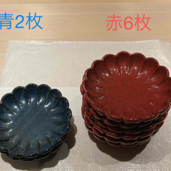 売ります・菊型皿　陶器(8枚) 赤＆青