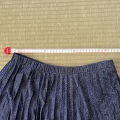 レディース　フレアひだスカート　紺色　ラメの画像