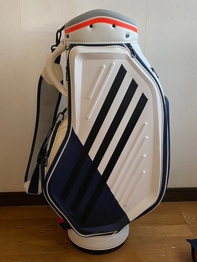 購入者決定 綺麗 アディダス adidas ツアーモデル キャディバッグ　9.５型