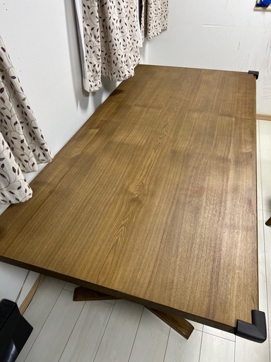 木製のモダンスタイルのダイニングセット