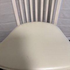 白い椅子　2脚ありますの画像