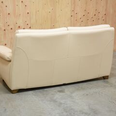 ≪yt1828ジ≫ 美品 カリモク家具 domani/ドマーニ 2人掛けソファ ZSA422 本革張り 白系 幅165cm レザー/高級/ブランド家具 ZSA422X017 中古家具/宮城県仙台市 70210-13の画像