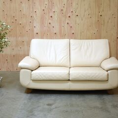 ≪yt1828ジ≫ 美品 カリモク家具 domani/ドマーニ 2人掛けソファ ZSA422 本革張り 白系 幅165cm レザー/高級/ブランド家具 ZSA422X017 中古家具/宮城県仙台市 70210-13の画像