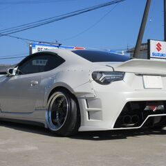 トヨタ　８６　ＧＴリミテッド　クールＶｅｒ４　０１Ｒ－ＧＴＷ　ＷＩＤＥ　ＢＯＤＹ　ＫＩＴ　ＷＯＲＫ１８ＡＷ　３２６ｐｏｗｅｒ車高調／ステアリング　クイックリリース　ワンオフ４本出しマフラー　社外テール　ＢＲＩＤＥフルバケ　純正ナビの画像