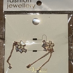 ピアス