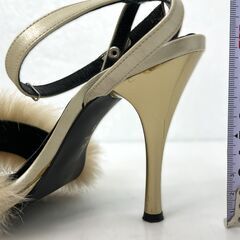 【リユース品】ハイヒール　ピンヒール　サンダル　ファー付き　（色：ゴールド）　No.186の画像