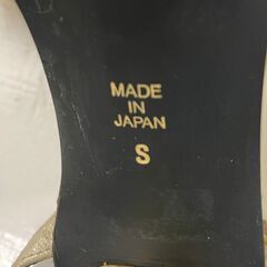 【リユース品】ハイヒール　ピンヒール　サンダル　ファー付き　（色：ゴールド）　No.186の画像