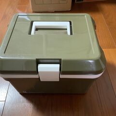 値下げしました　クーラーボックス