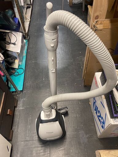 ☆中古￥5,000！Panasonic　電気掃除機　家電　2020年製　MC-PKL21A-W型　【BB084】