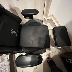 【取引決定】ゲーミングチェア（やや難あり）の画像