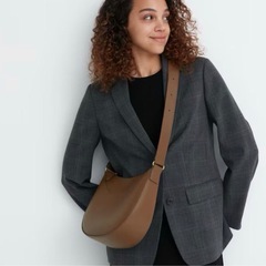 UNIQLO レザータッチワンショルダーバッグの画像