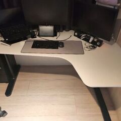 【3/15〜3/30引き渡し】IKEA　パソコンデスクの画像
