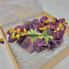 紫色の造花ヘアアクセサリーセットの画像