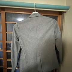 ユニクロ　テーラードジャケットの画像