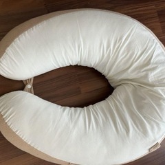 エールべべギュギュッと4WAY授乳クッション　抱き枕の画像