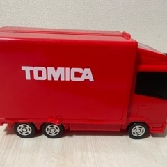 トミカ柄のトラック