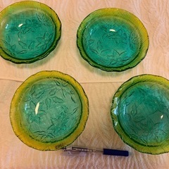 花柄ガラス皿4枚セットの画像