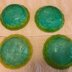 花柄ガラス皿4枚セットの画像