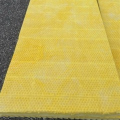 1枚あたり　350円　約900mm x 約300mm 厚さ25mm ■格安販売■高気密/断熱/防音/吸音材 高密度90K 厚25mmグラスウール　1枚あたりの画像