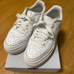 ナイキ　スニーカー　