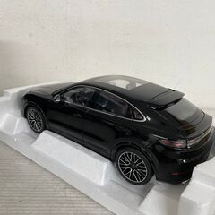 【NOREV】ノレブ ポルシェ カイエン ターボ クーペ 2019 ブラックメタリック 1/18スケール ミニカー モデルカー 美品 コレクション Y0945の画像