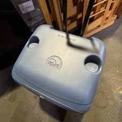 igloo 58L? クーラーボックス タイヤ付き ハンドル付きの画像