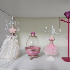 ドレス付きマネキンなど4体セットの画像