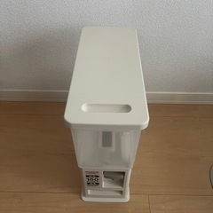 ニトリ　米びつの画像