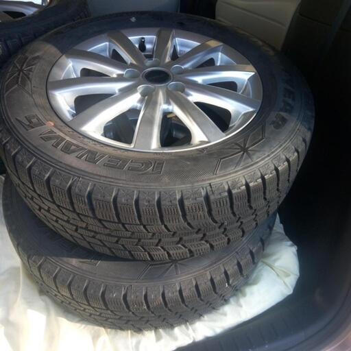 本日お渡しできます。プリウス15インチスタッドレスタイヤ4本セット