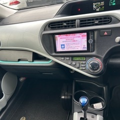 ローンに通らない方お助けします。トヨタアクア　平成24年式　車検2年付　走行11万キロ　ナビ　テレビ　DVD   ETC  バックカメラ　プッシュスタート　スマートキー　コーナーセンサー　の画像