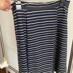 スカートとブラウスの画像