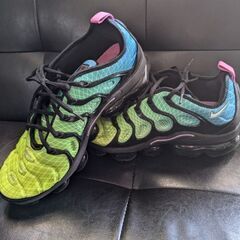 ベイパーマックスプラス　オーロラ