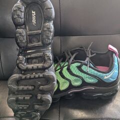 ベイパーマックスプラス　オーロラの画像