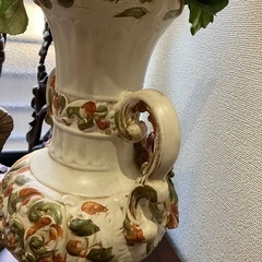 イタリア🇮🇹の陶器のバラ🌹の花瓶の画像