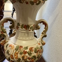 イタリア🇮🇹の陶器のバラ🌹の花瓶の画像
