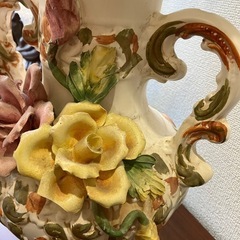 イタリア🇮🇹の陶器のバラ🌹の花瓶の画像