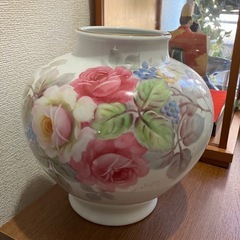 陶器　バラ🌹の花瓶の画像