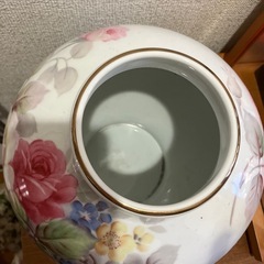 陶器　バラ🌹の花瓶の画像