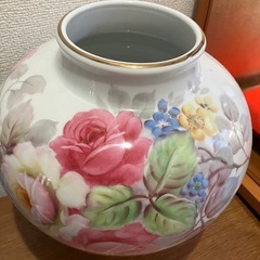 陶器　バラ🌹の花瓶の画像