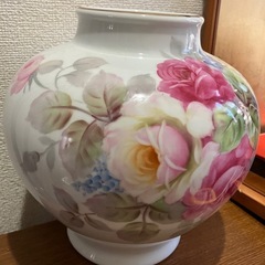 陶器　バラ🌹の花瓶の画像