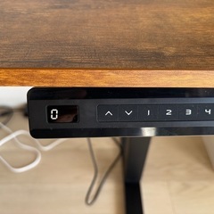 電動スタンディングデスクの画像