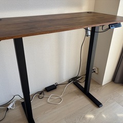 電動スタンディングデスクの画像