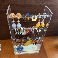イヤリングとアクセサリーケースセットの画像
