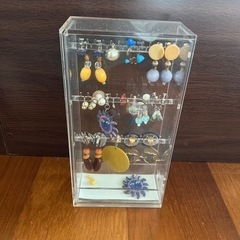 イヤリングとアクセサリーケースセットの画像