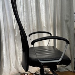 IKEA マルクス 座面レザー チェアの画像