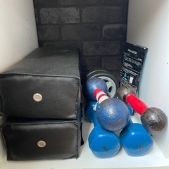 ジム　トレーニングマシーンの画像