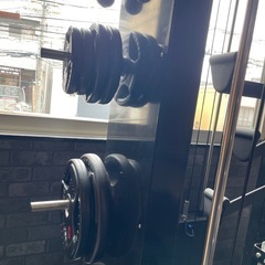 ジム　トレーニングマシーンの画像