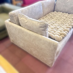 2人掛け ソファ クッション付き グレー系の画像