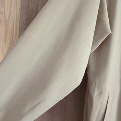 ノーカラー アウター 薄手 服の画像